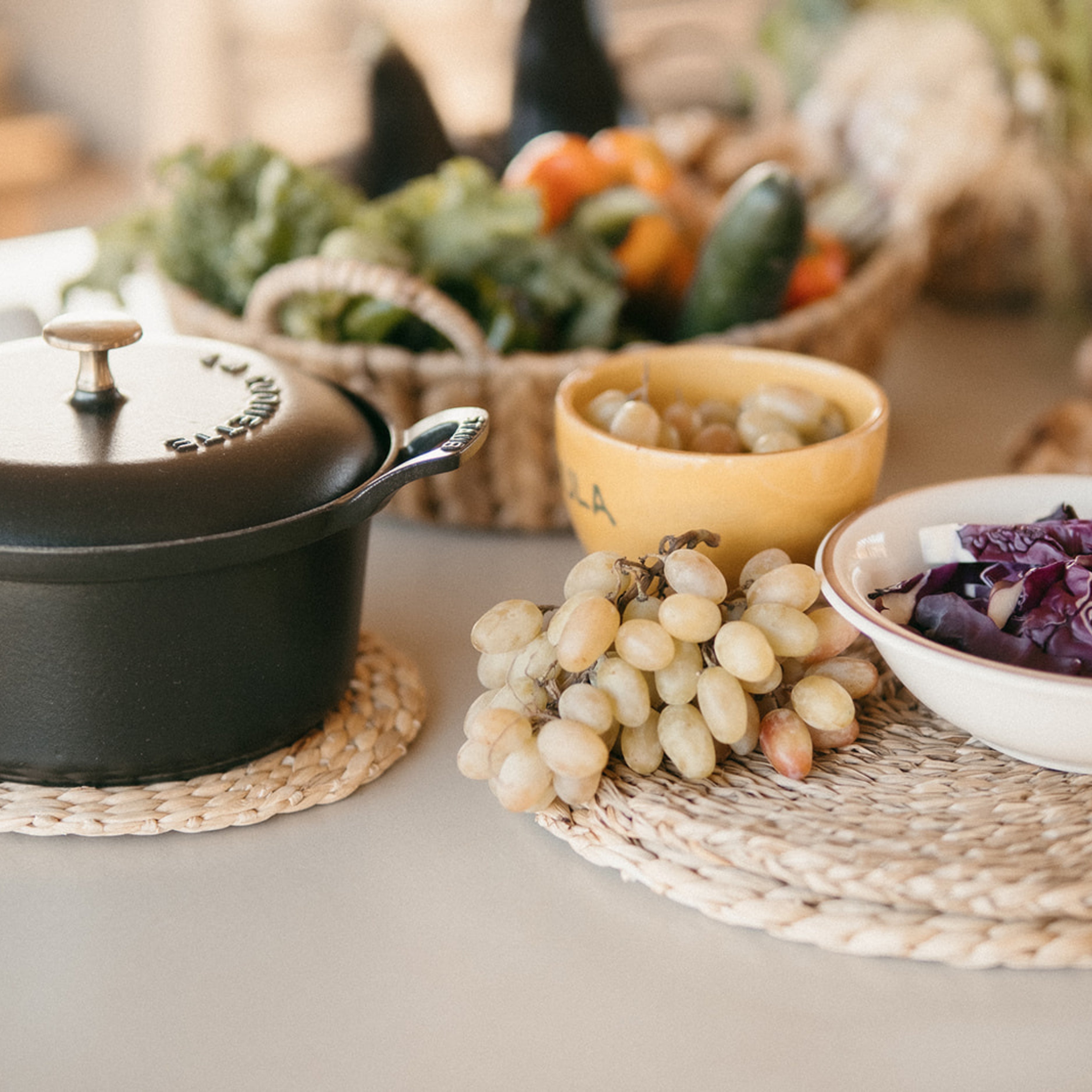 Round natural fiber braided placemat