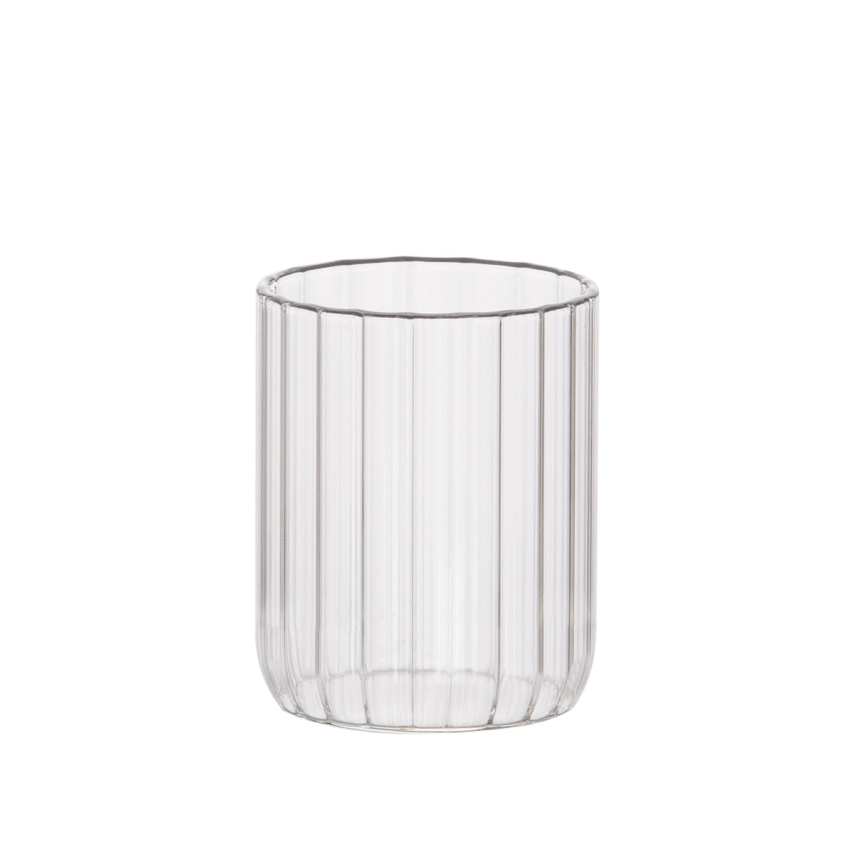 Jarra de agua con vaso de cristal
