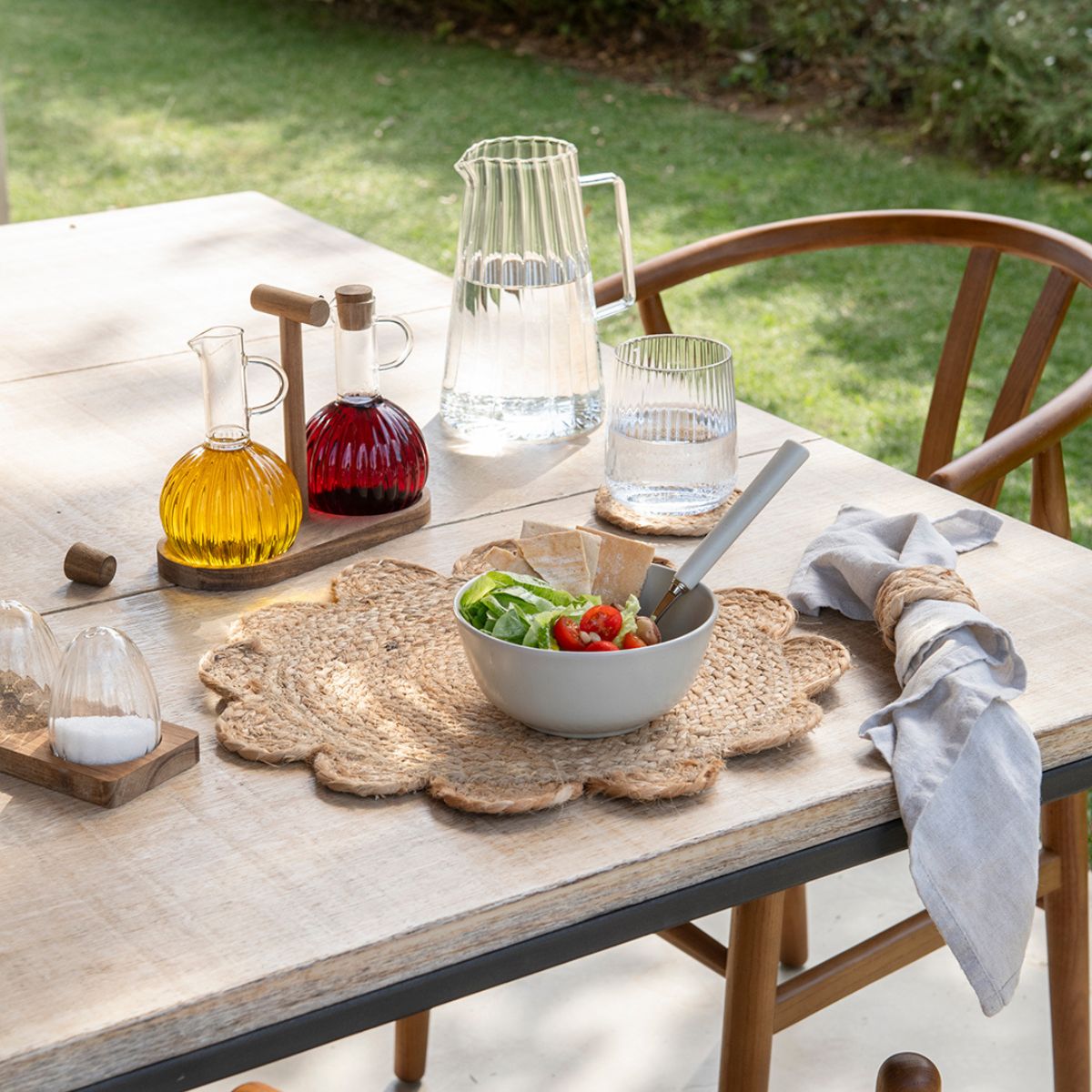 Aceitera vinagrera de cocina con soporte de madera