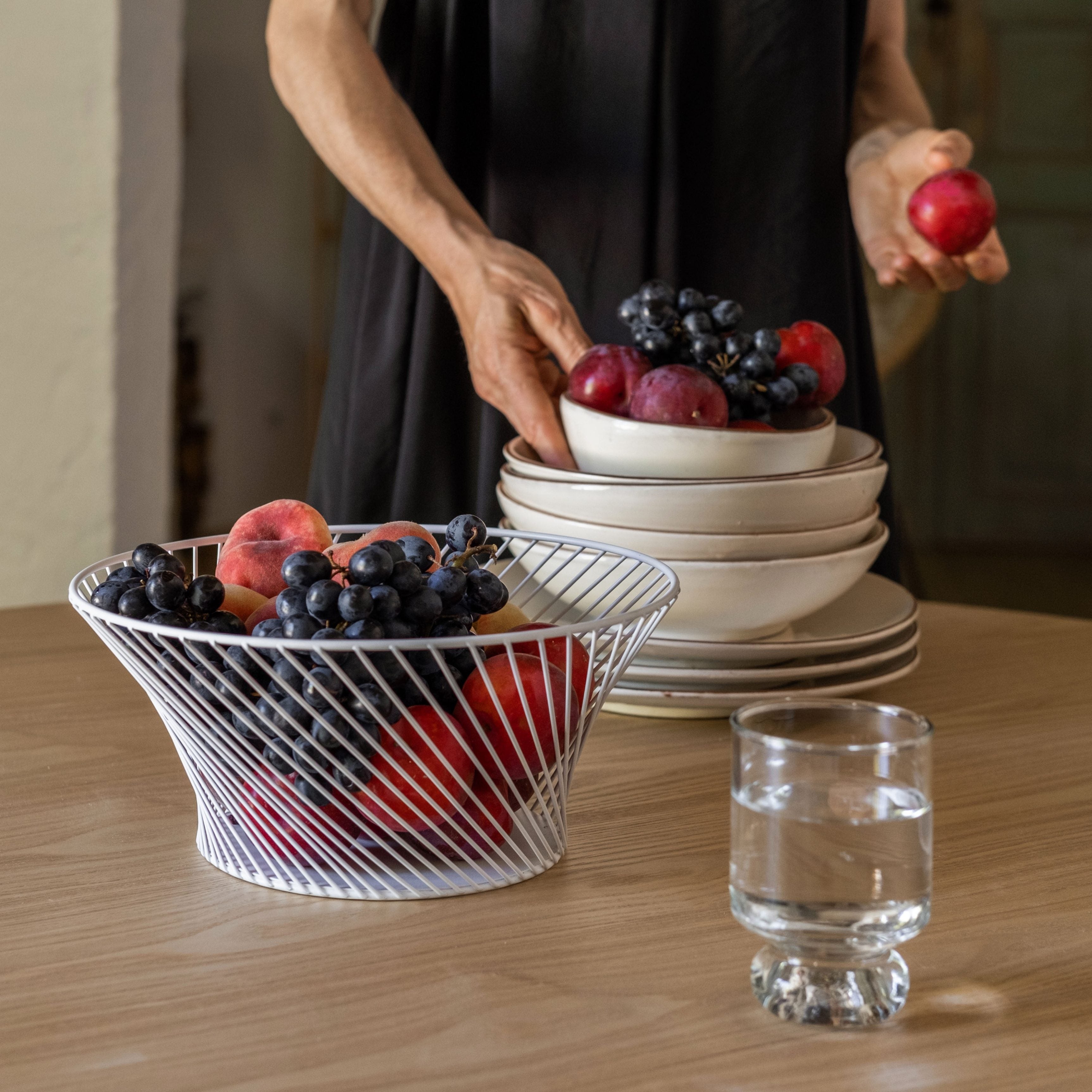Frutero de mesa moderno de metal blanco