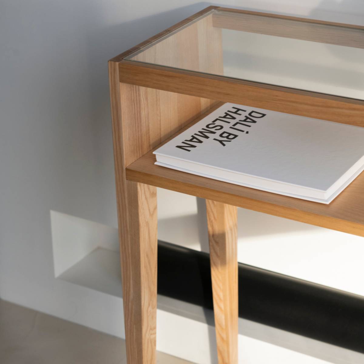 Consola de madera de fresno y vidrio 100 cm