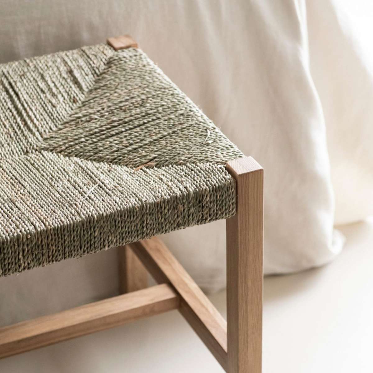 Banqueta de roble y alga marina 116 cm