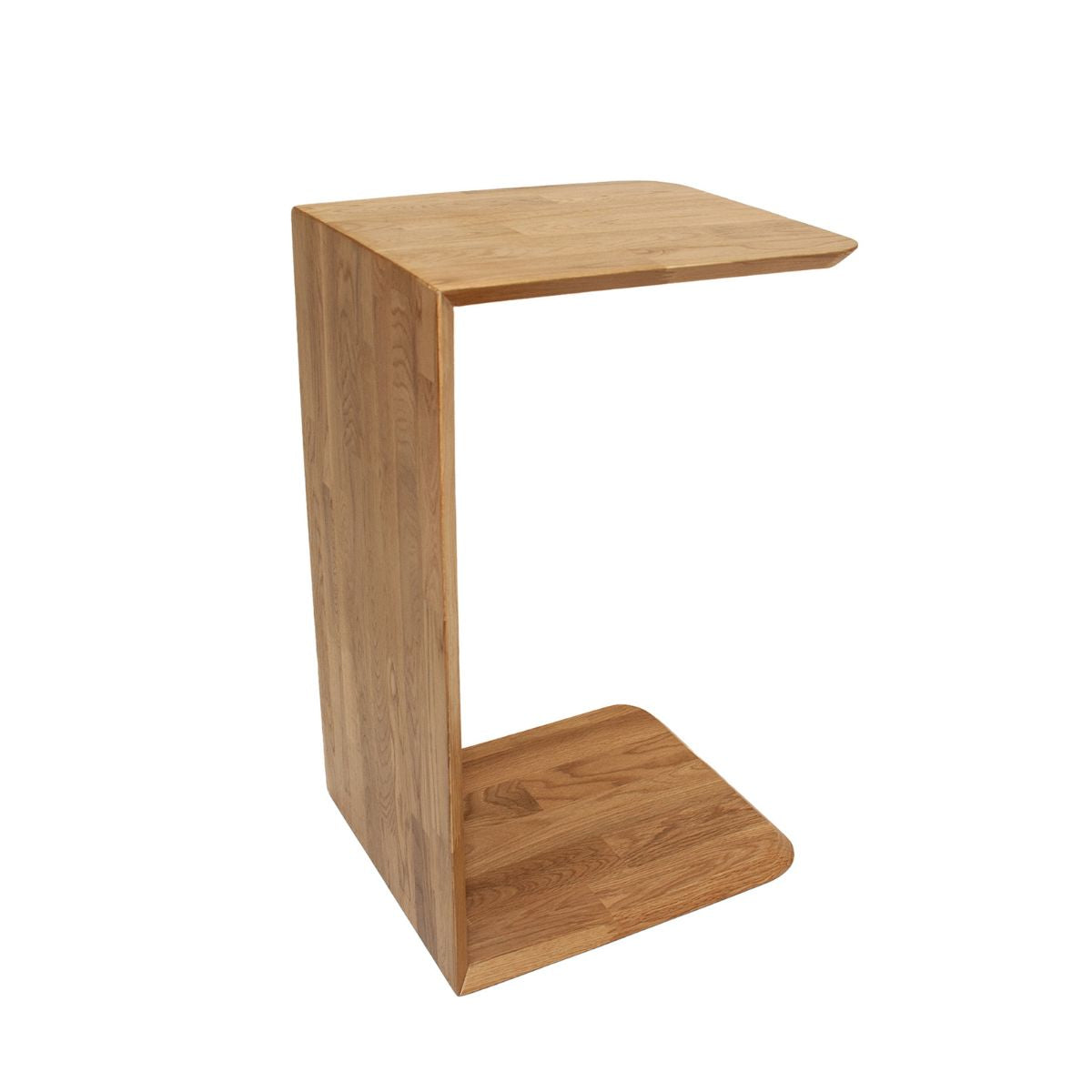 Mesa auxiliar de roble para sofá con diseño moderno y estructura en forma de C.