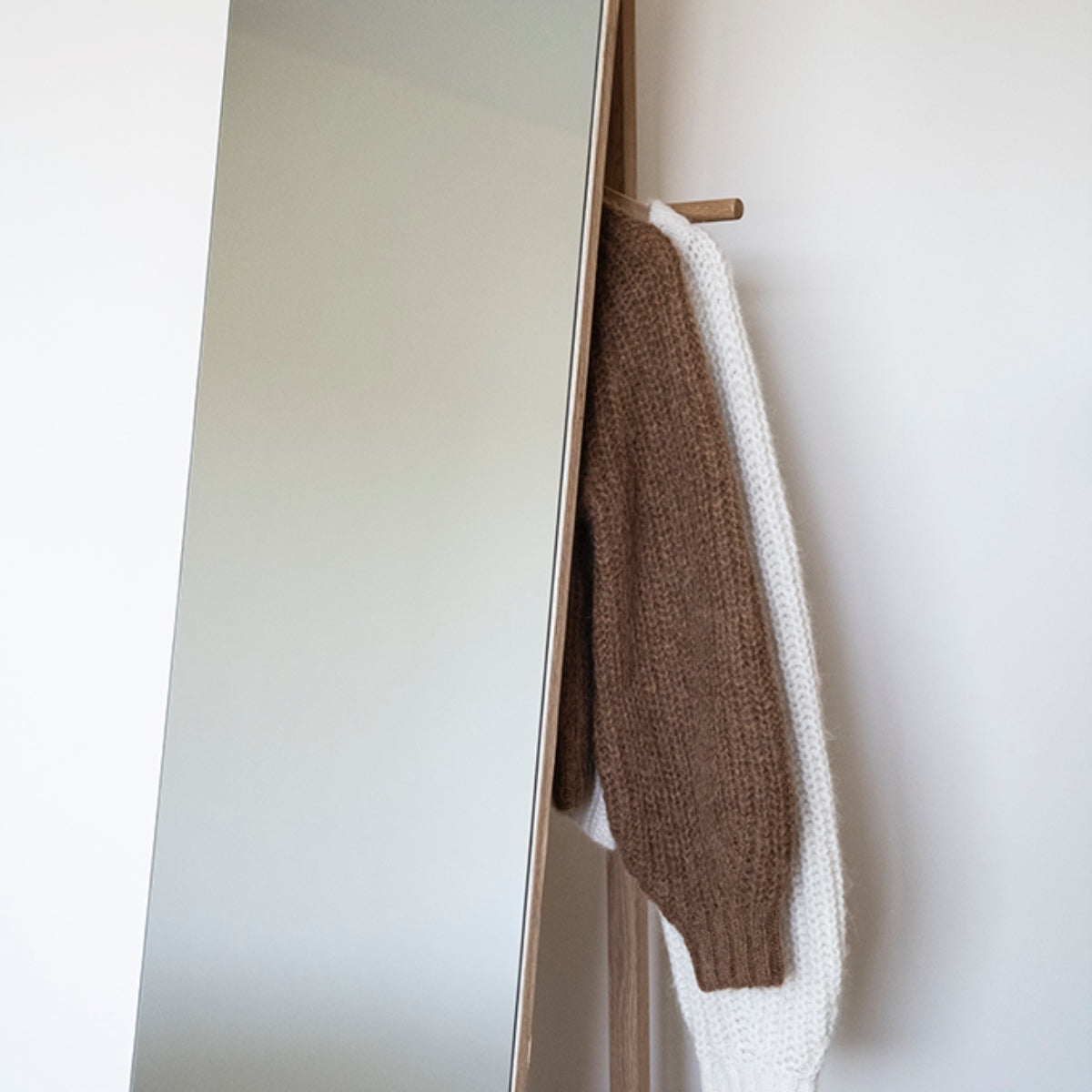 Nordic wooden dressing room mirror shelf