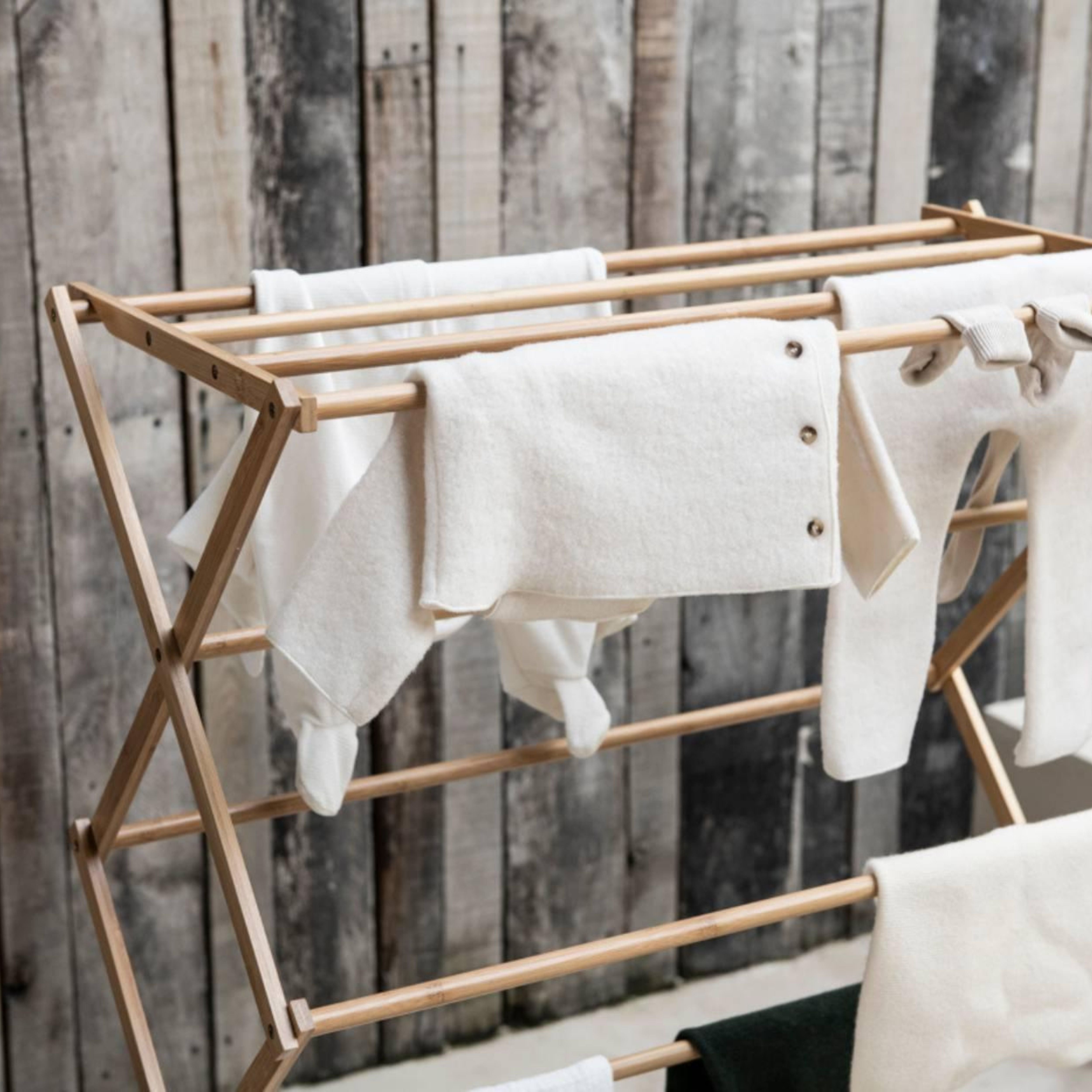 Folding bamboo clothesline