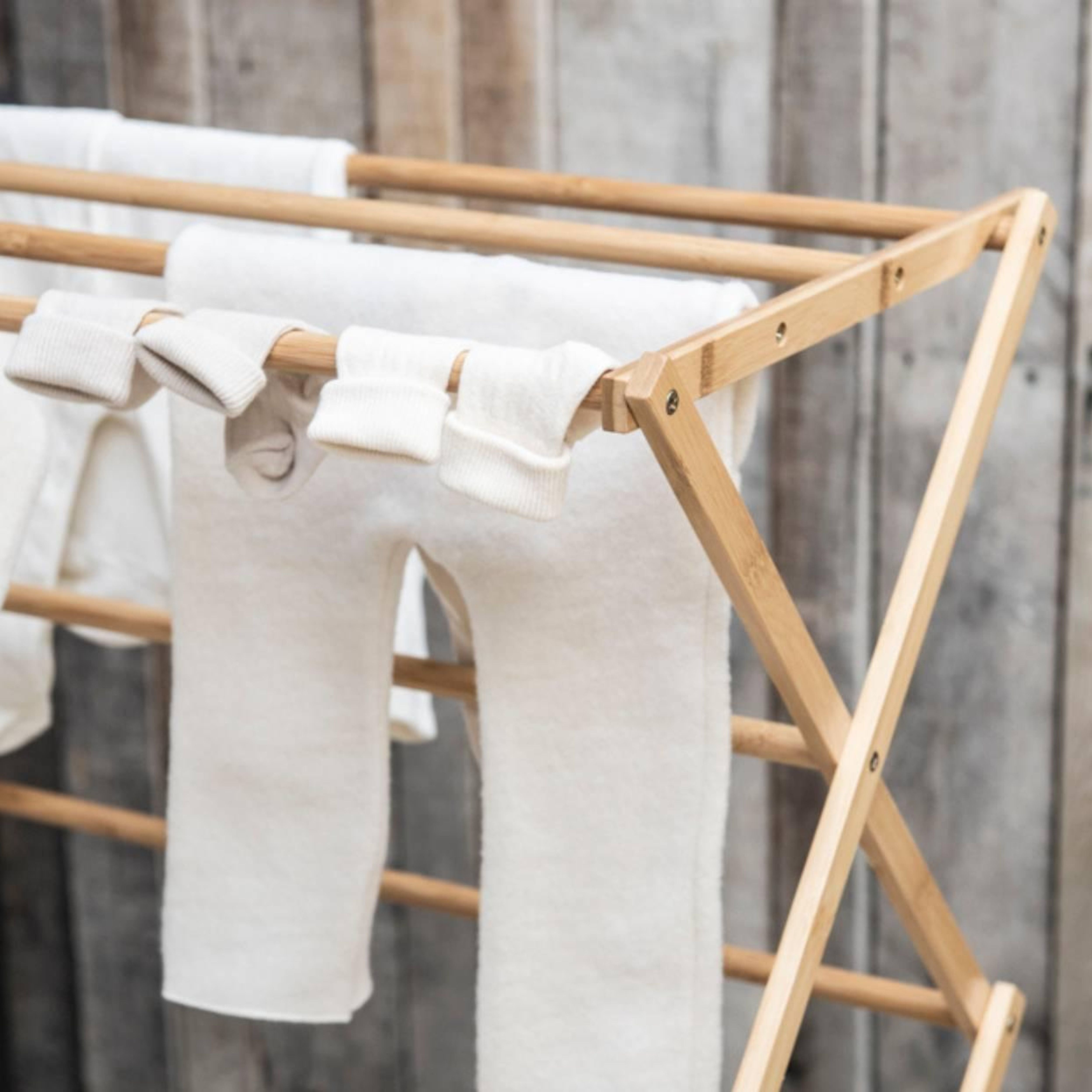 Folding bamboo clothesline
