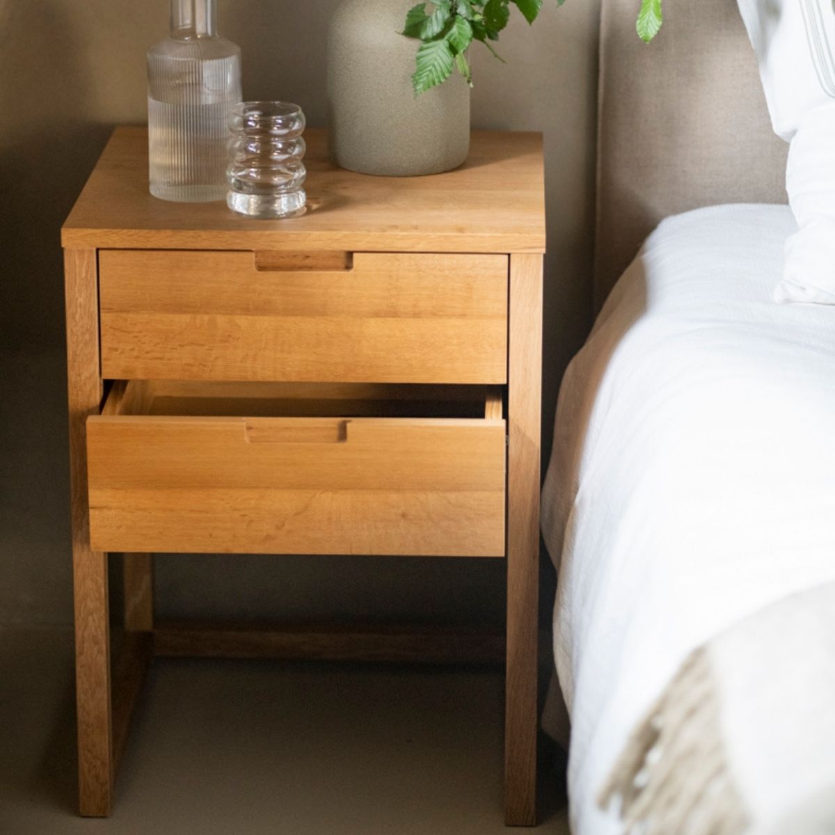 Modern oak wood bedside table with 2 drawers