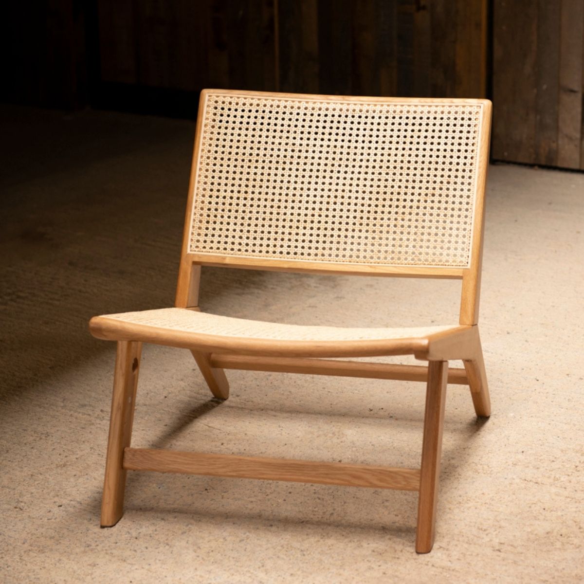 Sillón de salón de madera de roble