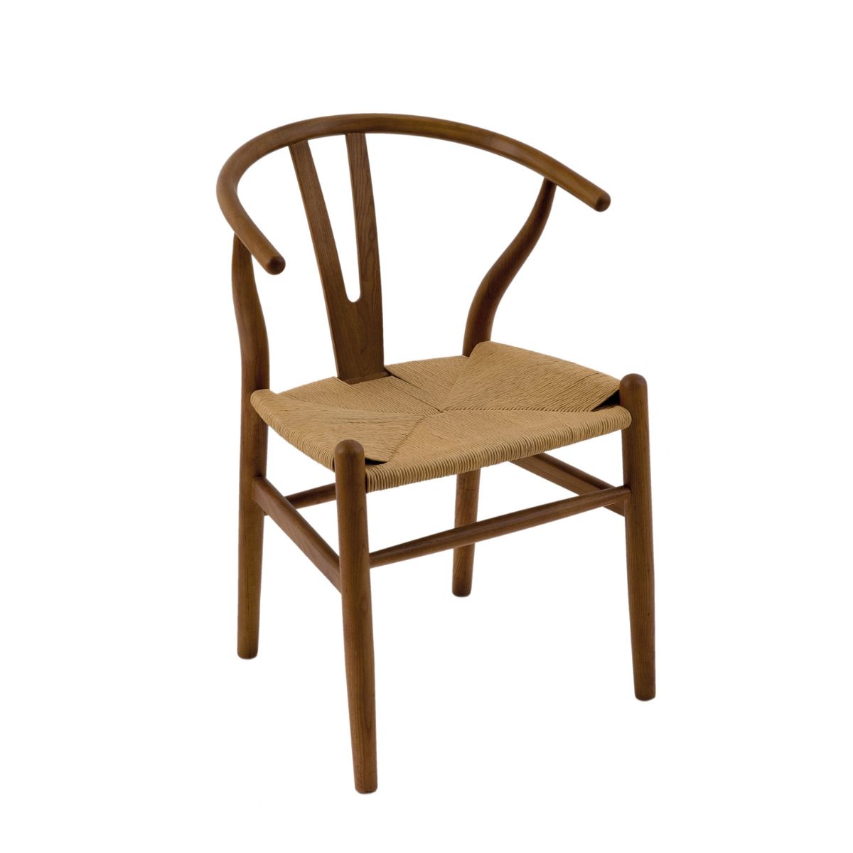 Silla de madera marrón con asiento trenzado en fibra natural, vista en perspectiva.