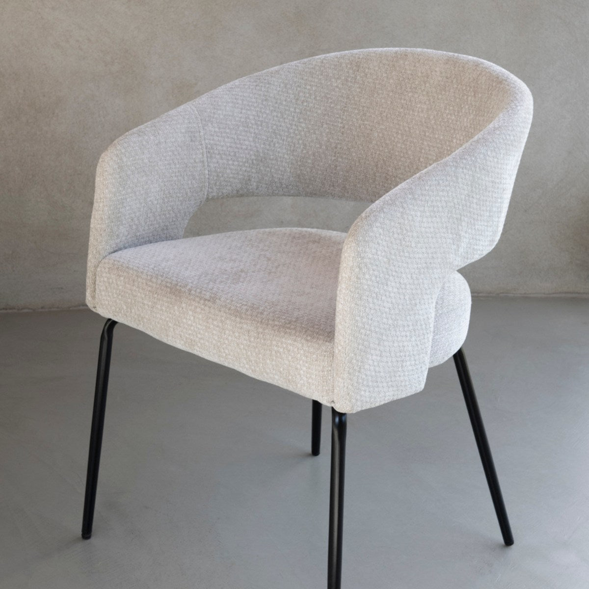 Silla moderna tapizada beige Mila