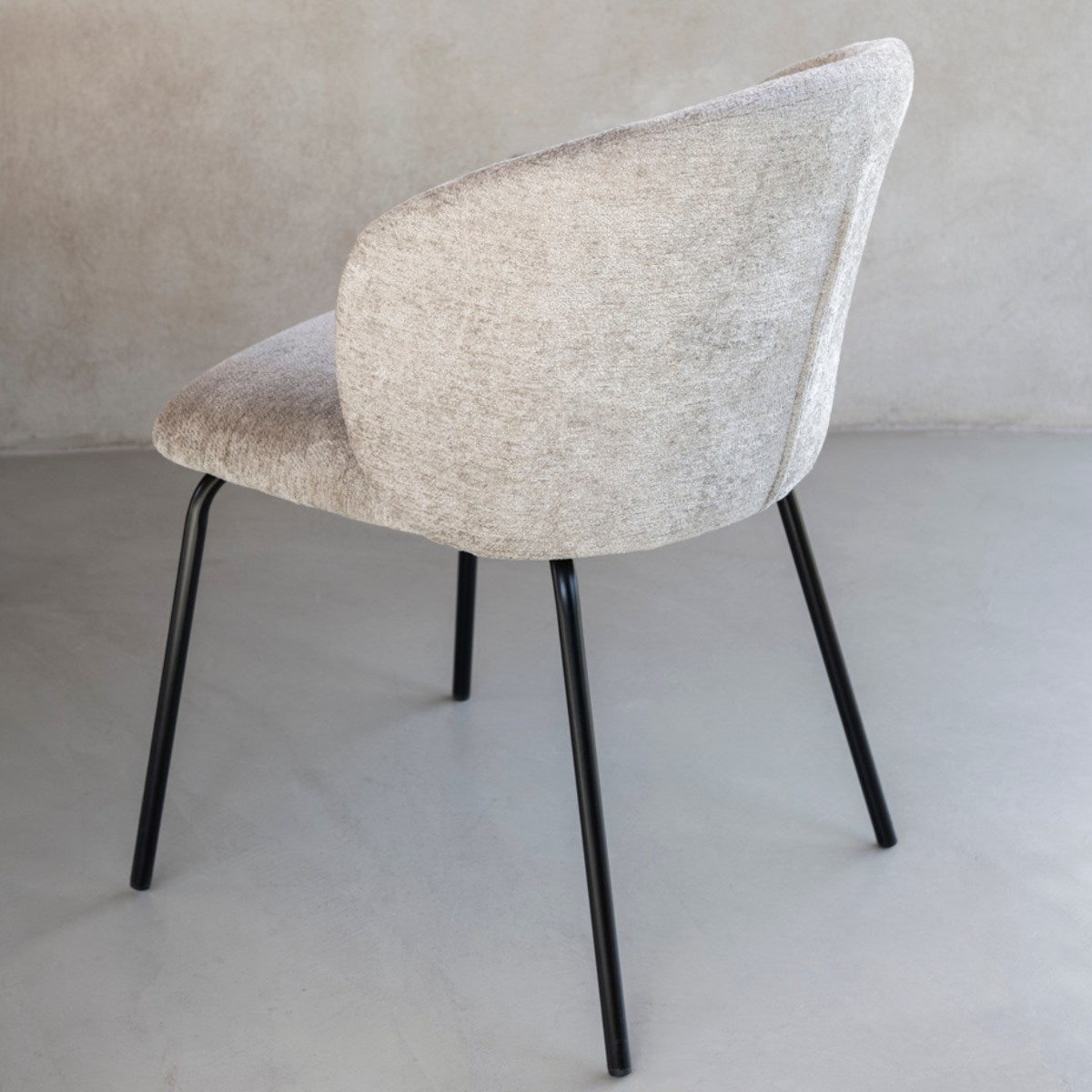 Silla de comedor tapizada beige Lina